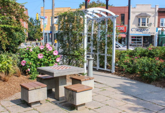 St. Clements – Yonge Parkette